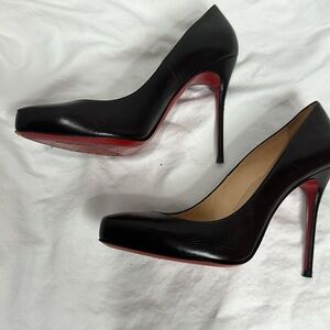 Christian Louboutin Glossed Leather Pump 4 in heels Size 39